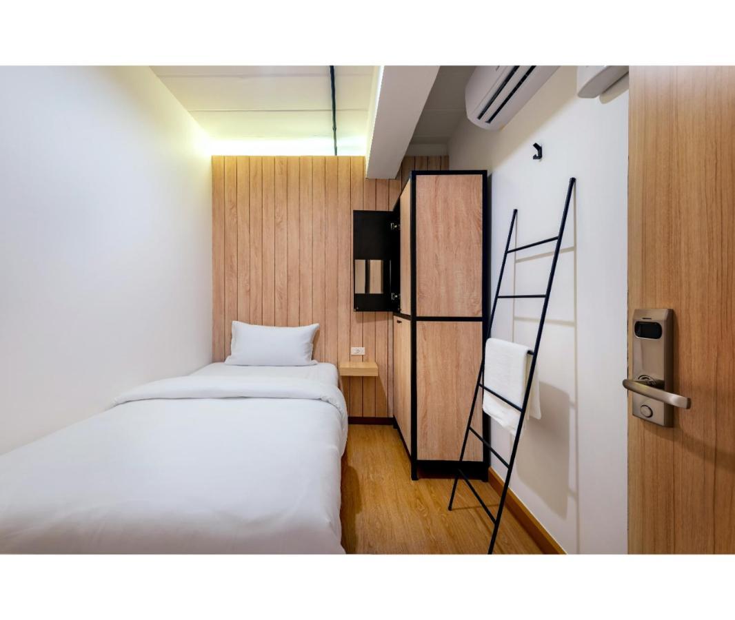 Siam Subway Hostel And Cafe بانكوك المظهر الخارجي الصورة